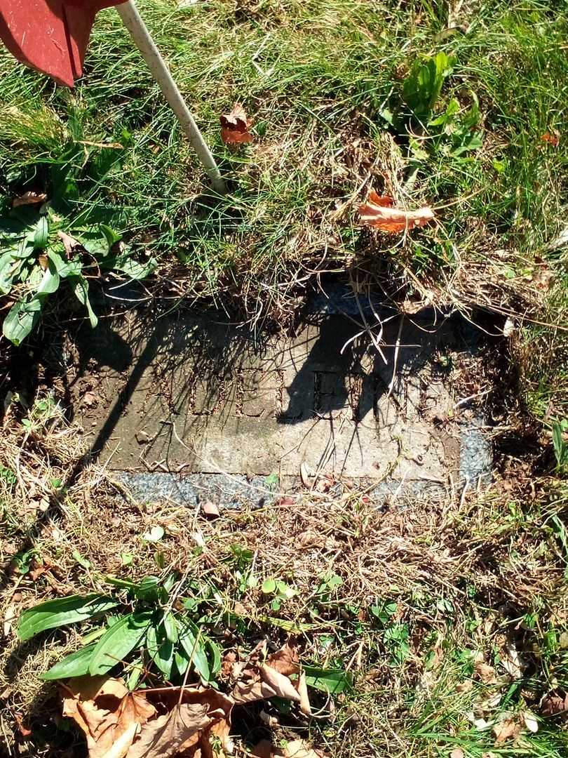 Madeleine A. Powers Lay's grave. Photo 5