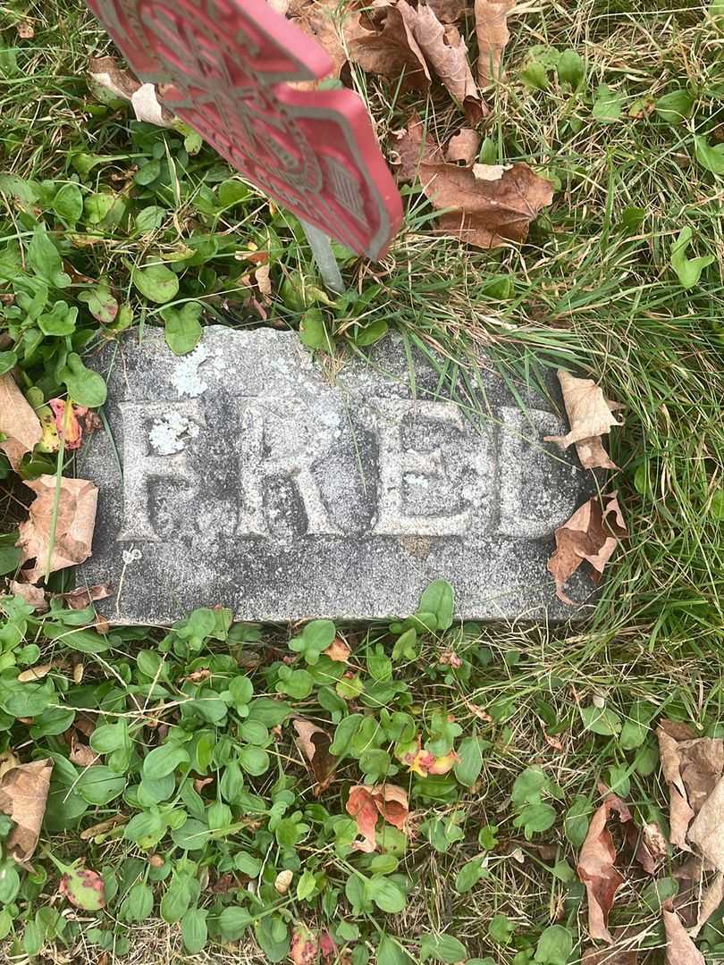 Fred L. Parker's grave. Photo 4