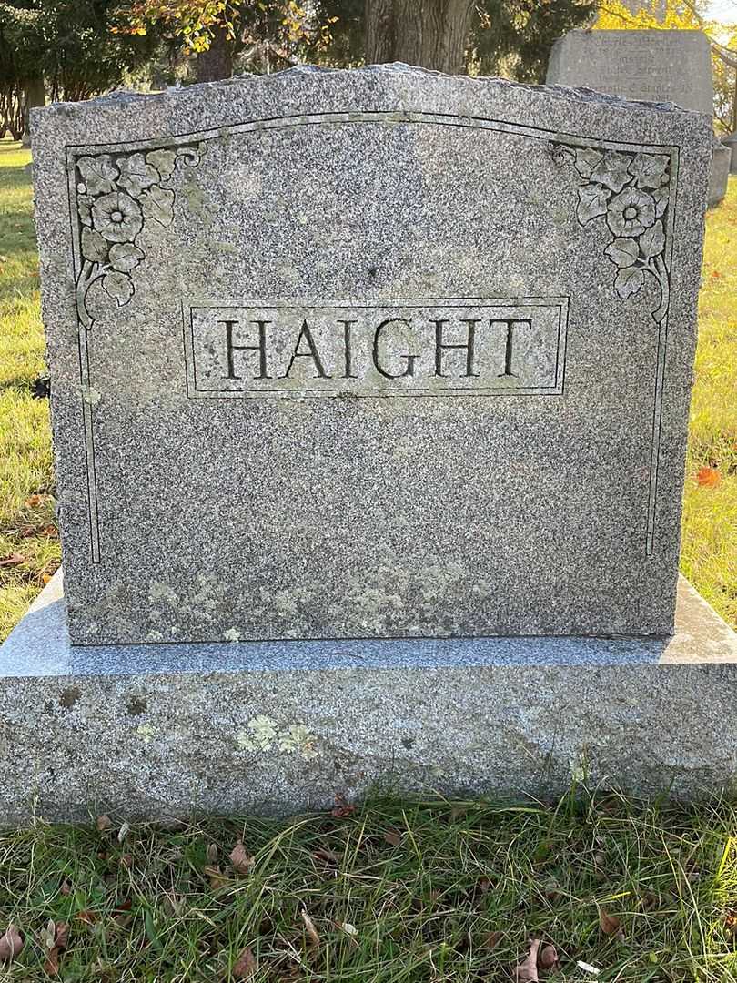 Everett A. Haight's grave. Photo 1