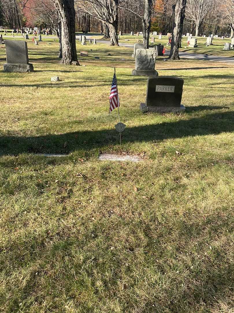 Harold R. Parker's grave. Photo 3