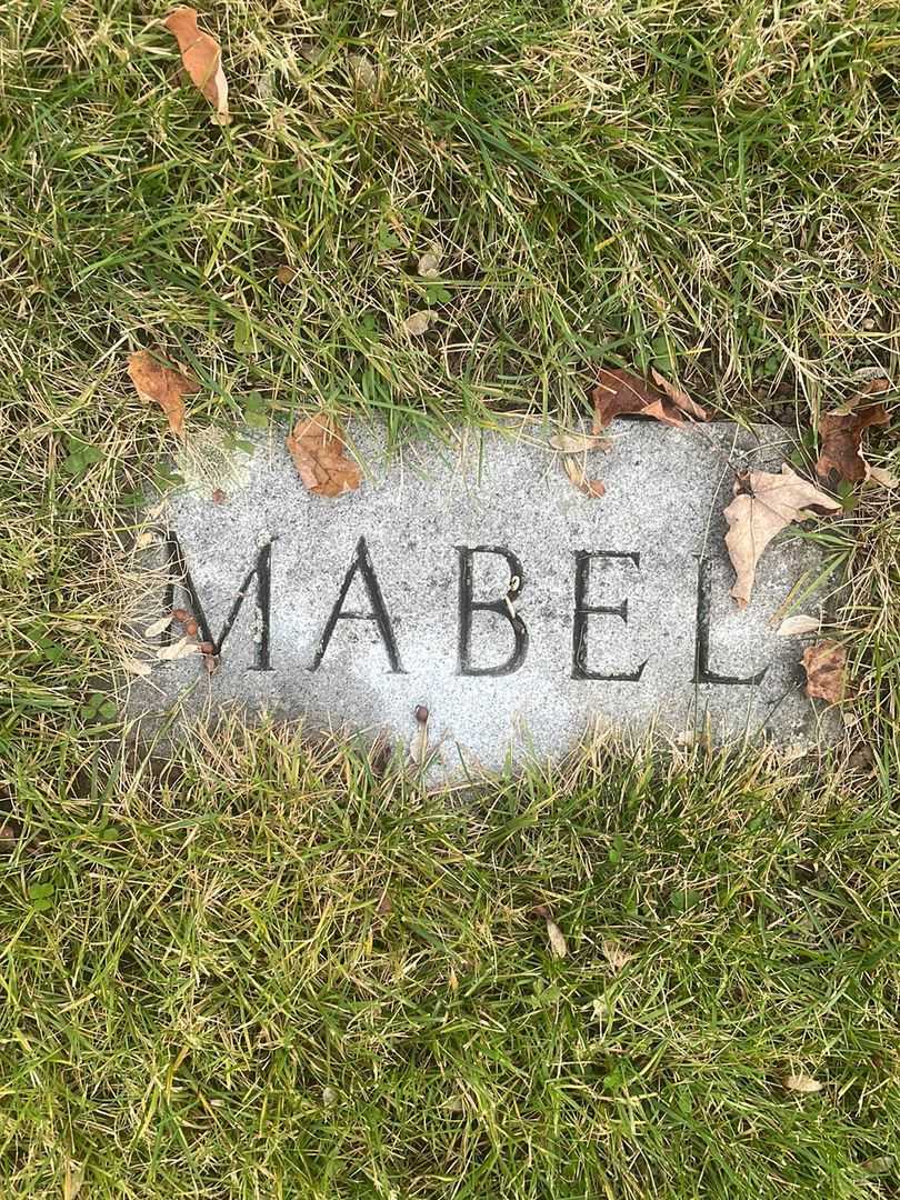 Mabel A. Hale's grave. Photo 4