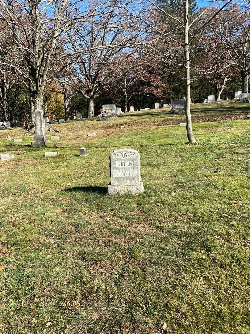 Laura T. Green's grave. Photo 2