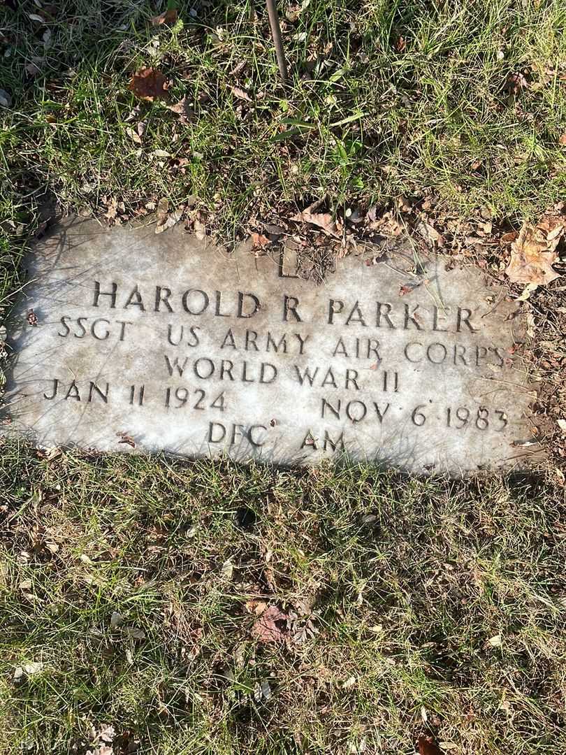 Harold R. Parker's grave. Photo 4