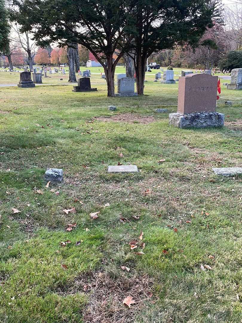 Daniel W. Currier's grave. Photo 3