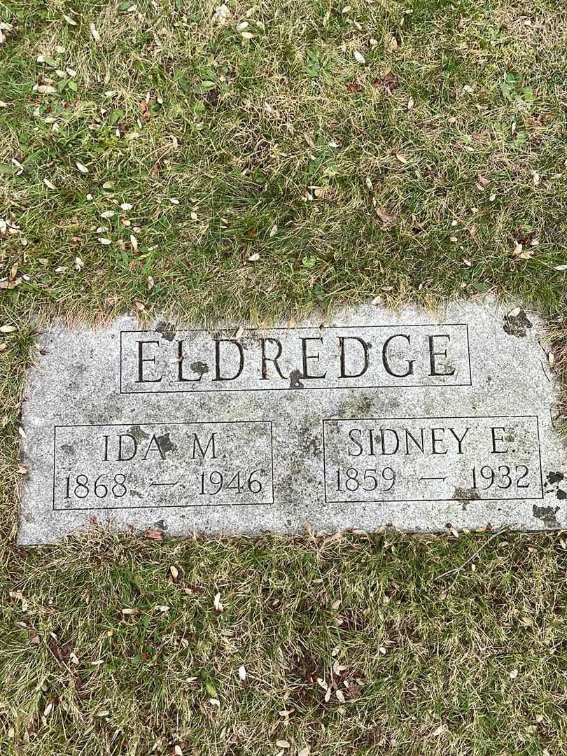 Ida M. Eldredge's grave. Photo 3