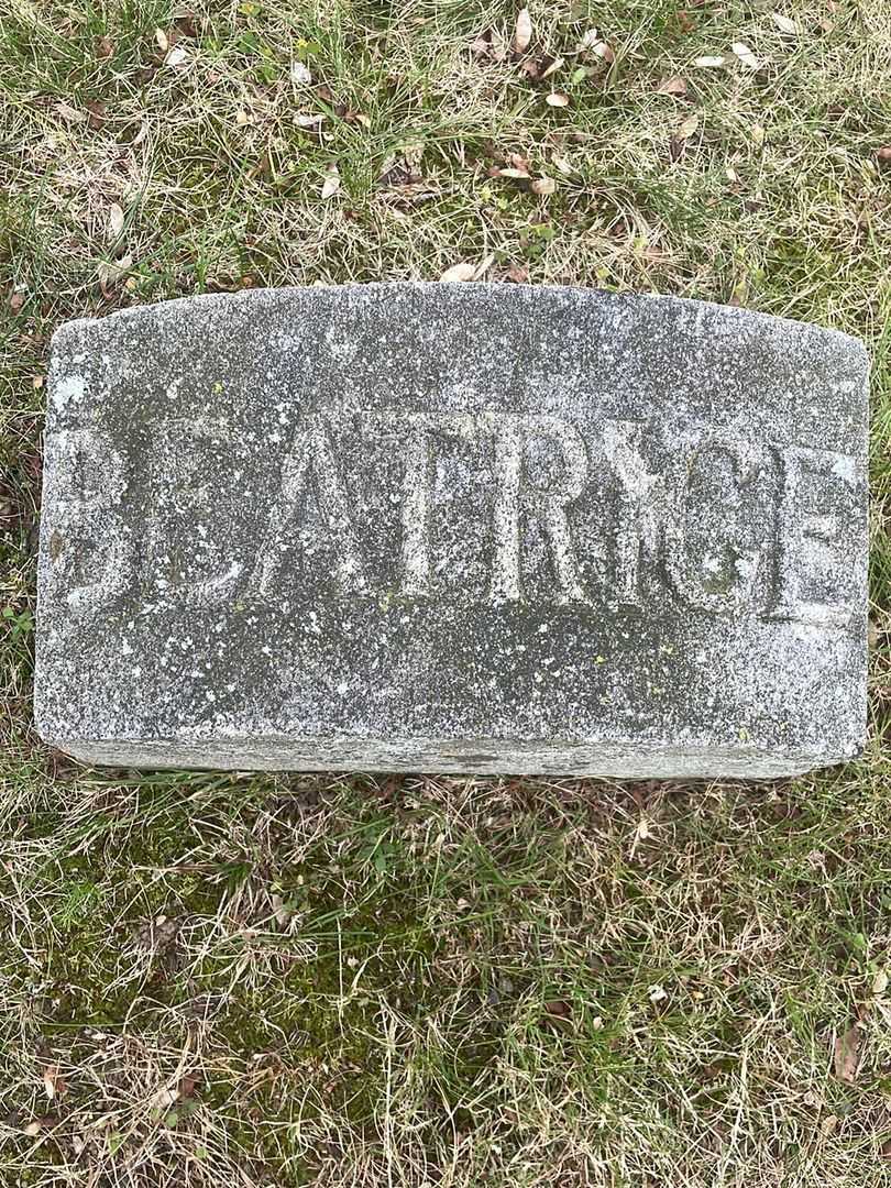 E. Beatrice Titcomb's grave. Photo 4