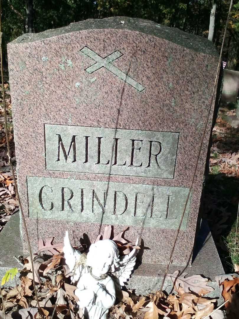 Joyce M. Tamburino's grave. Photo 1