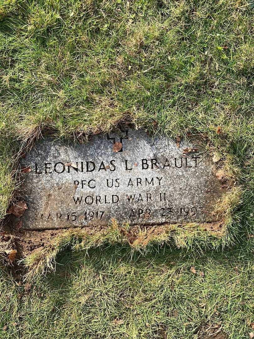 Leonidas L. Brault's grave. Photo 3