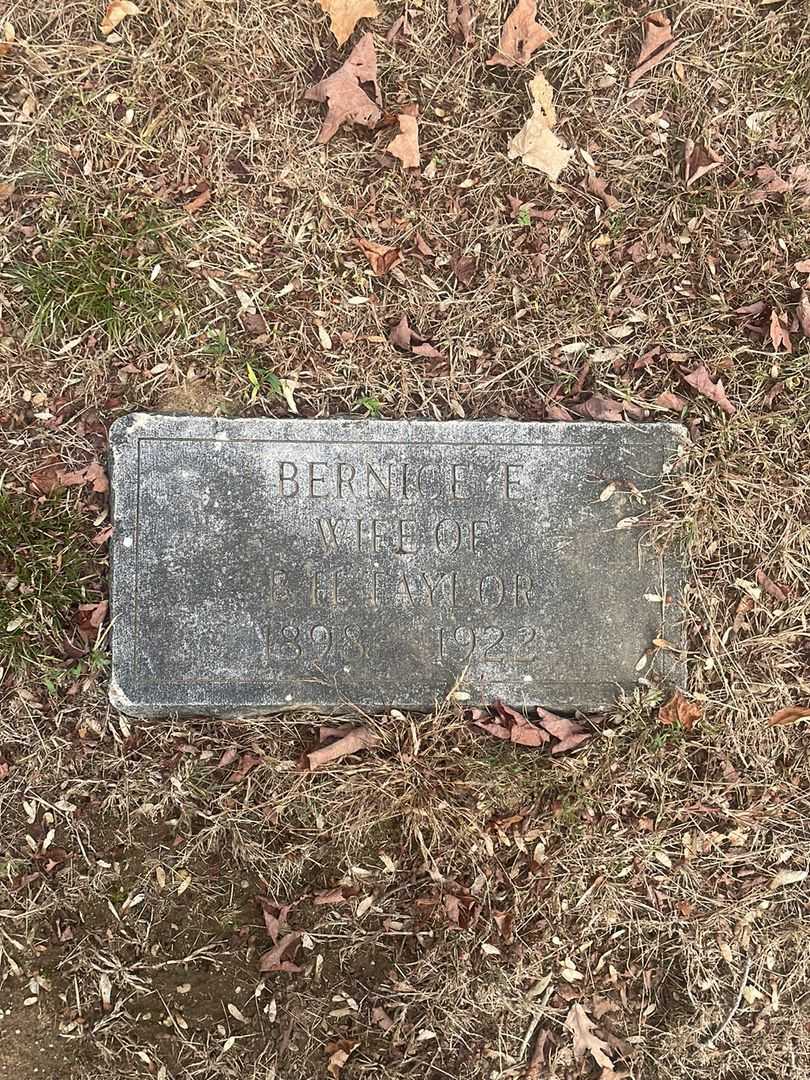 Bernice E. Taylor's grave. Photo 3